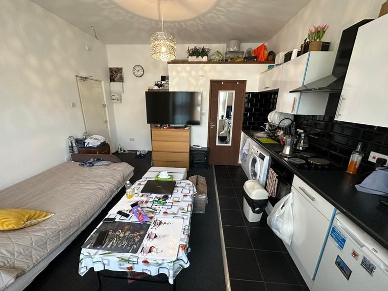 image for Studio flat - Shirley - Bills included - Available 1st August 2023