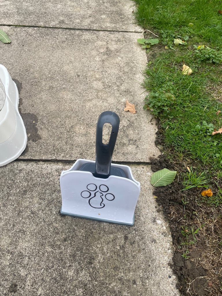 big batch of cat supplies 