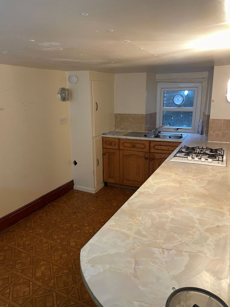1 bed semi-detached house - Idle