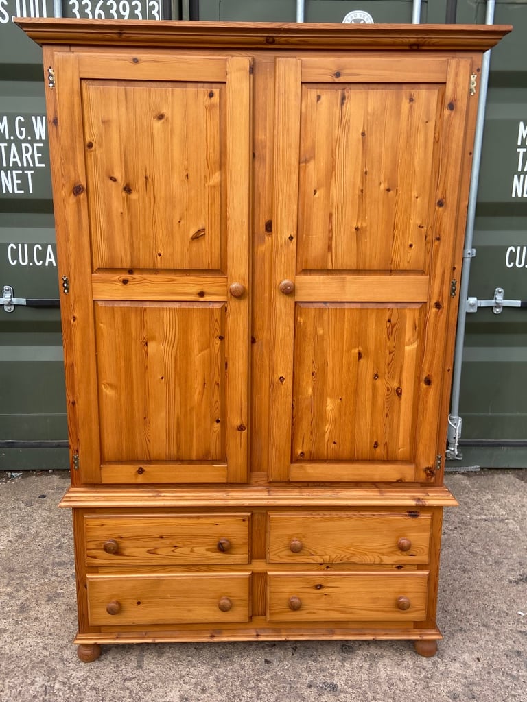 image for Pine 2 Door Wardrobe 4 Drawer 