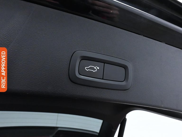 2019 Volvo XC40 2.0 D4 R-Design SUV 5dr Diesel Auto AWD Euro 6 (s/s) (190 ps) SUV DIESEL Automatic