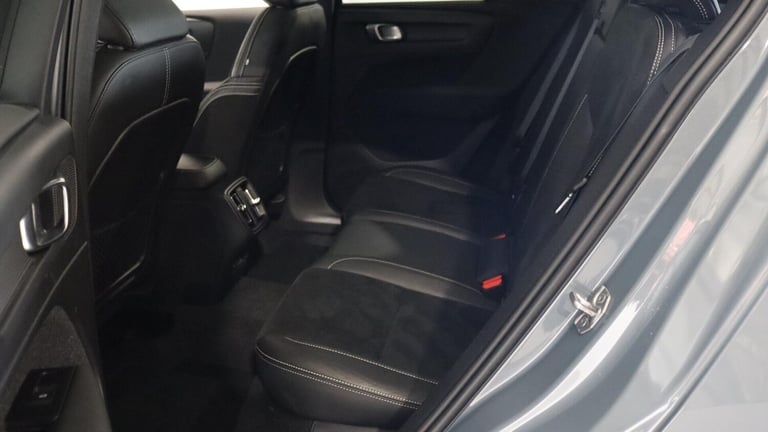  Volvo XC40 T3 R-Design (Lounge Pack, Sunroof, Harman Kardon, 360 Camera, BLIS) Petrol Automatic