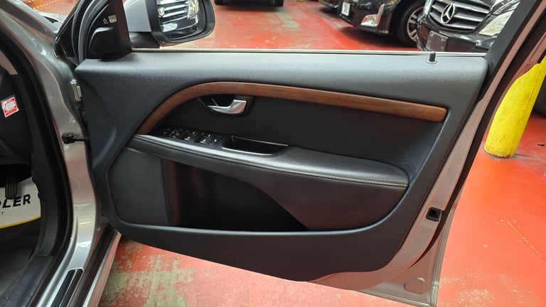  Volvo V70 3.0 T6 R-Design Geartronic AWD Petrol Automatic