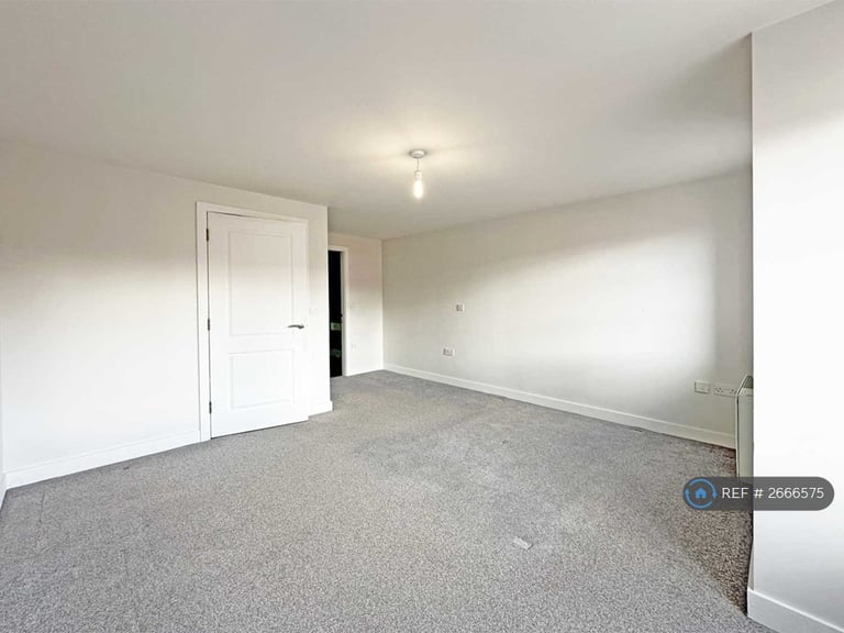 2 bedroom flat in George Street, Prestwich, Manchester, M25 (2 bed) (#2666575)