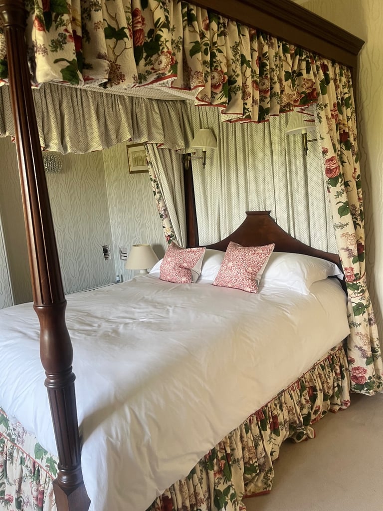 King-size four-poster bed