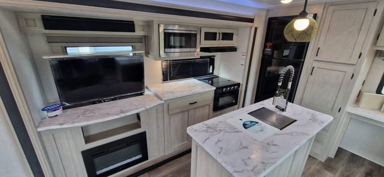 EX DEMO Forest River East To West Alta 2810KIK American Caravan 5th Wheel