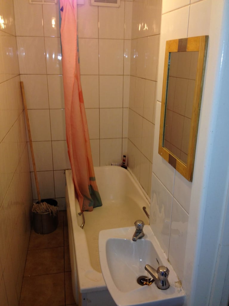 Double Room in Shared property near Big Train Station of Bournemouth