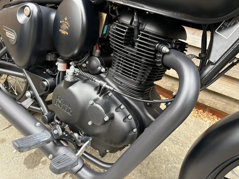 2023 / 23 Royal Enfield CLASSIC 350 £3500 Black 201 miles.
