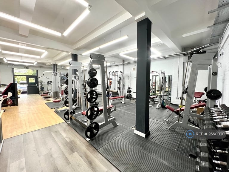 6 bedroom flat in Warwick New Road, Leamington Spa, CV32 (6 bed) (#2660090)