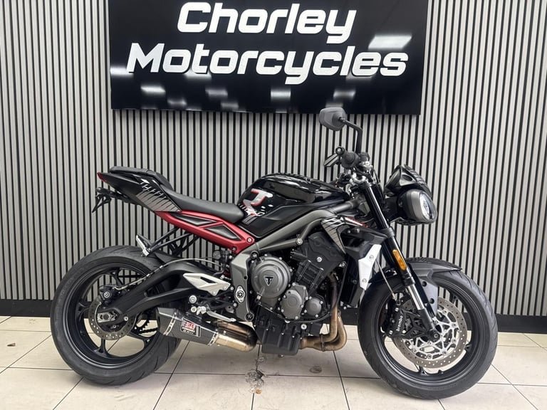 2023 Triumph Street Triple 765R Black, Sport naked 3855 miles