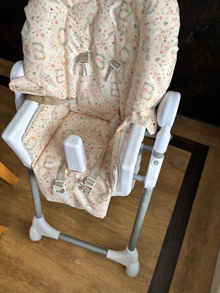 Selling our Mamas & Papas Baby Highchair - £30