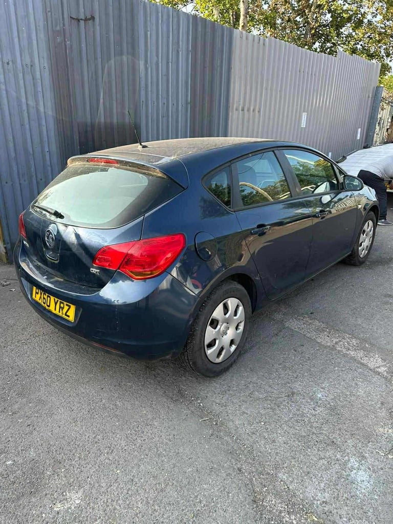 Vauxhall astra breaking 
