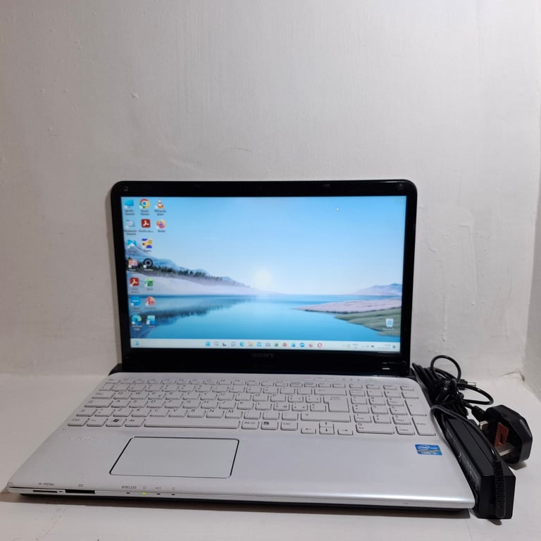 Sony Vaio SVE151J13M 15.6 Inc Intel-Core i5 CPU Win 11 Prof. with Activated 2024 Office 356 Laptop.