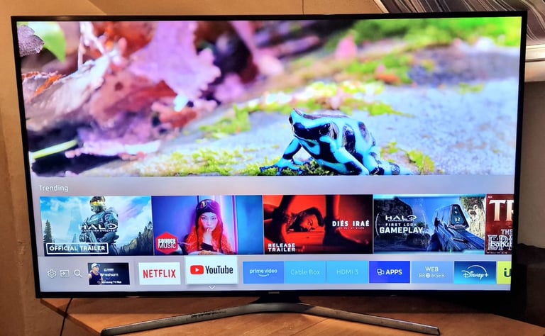 Samsung SMART tv 65 inch 4k UHD Fully Working order 