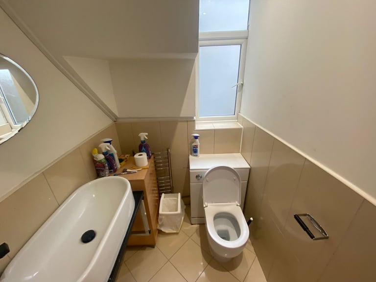 4Bed 2Bath Semi-Detached house to rent in Wembley - The Dene