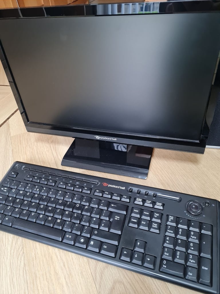 Computer monitor,  keyboard,  mouse and speakers 