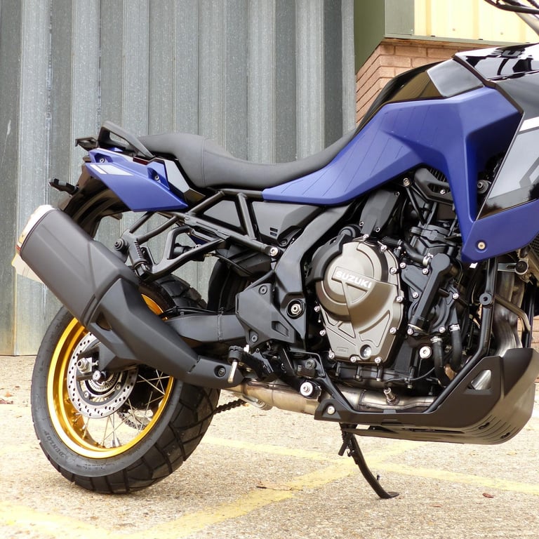 2025 Suzuki DL800 V-Strom DE – Immaculate, 1- Owner, FSH, 16 months Warranty .