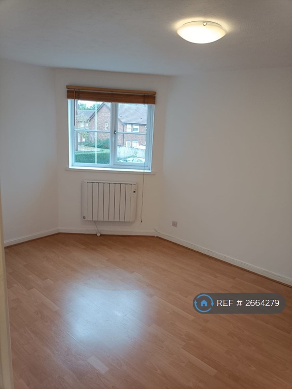 2 bedroom flat in Lindbergh Close, Newport, NP19 (2 bed) (#2664279)