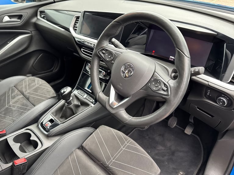 2023 Vauxhall Grandland Grandland 1.2 Turbo 130ps Ultimate Hatchback Petrol Manual