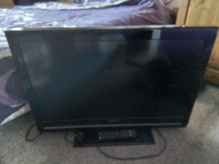Sharp 32 inch tv & remote