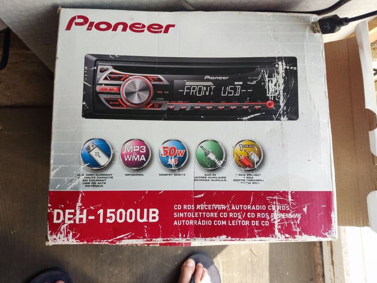 Pioneer cd radio 50x4 output MP3 WMA aux and front USB £60 ono 