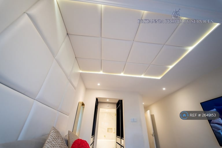 3 bedroom flat in The Mailbox, Birmingham, B1 (3 bed) (#2649153)