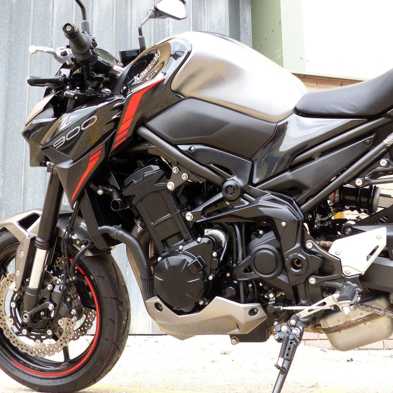 2024 KAWASAKI Z900 FPFNN, STUNNING LOW MILEAGE 1-OWNER MOTORCYCLE.