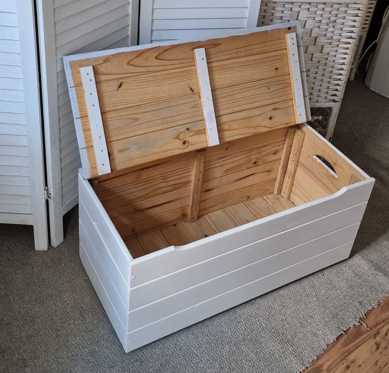 UPCYCLED SOLID PINE STORAGE BOX (please read ad description)