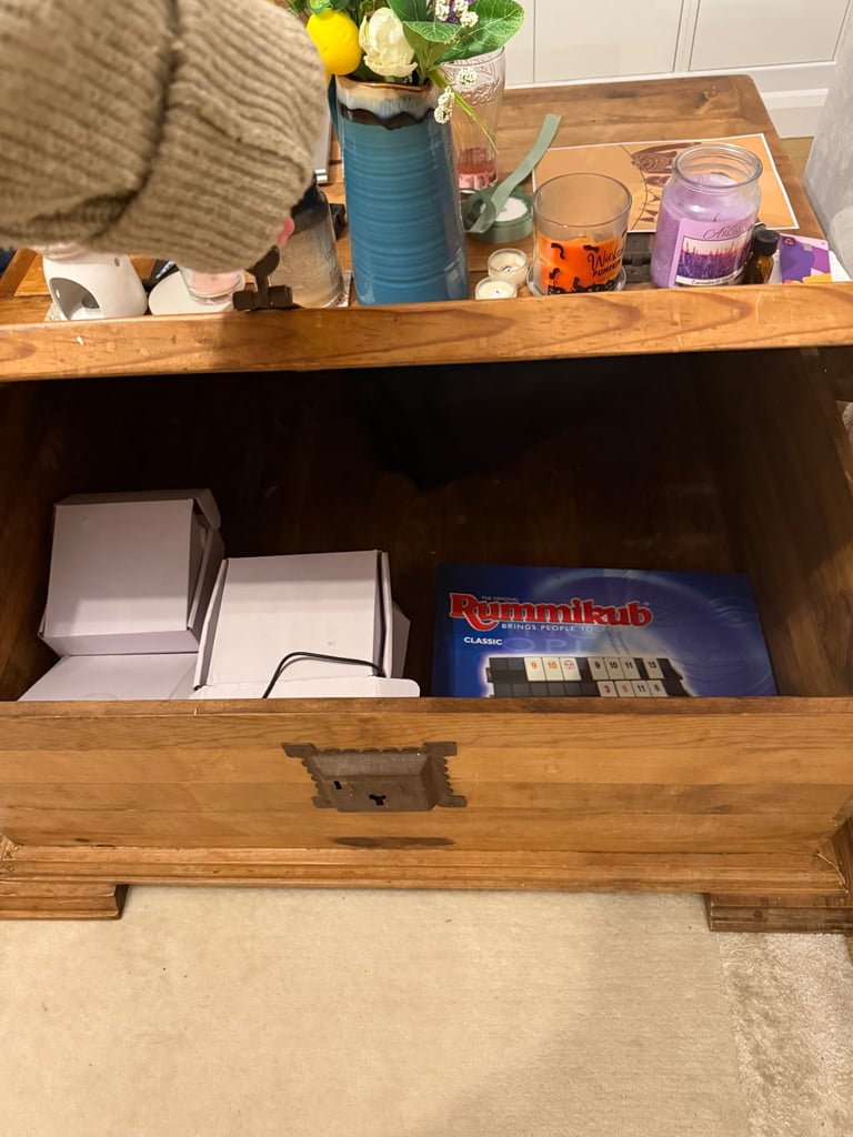 Solid wood storage coffee table 