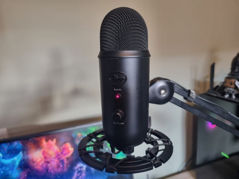 Blue Yeti Blackout USB Microphone, RODE PSA1 Professional Studio Arm + Shock Mount & 3m USB cable