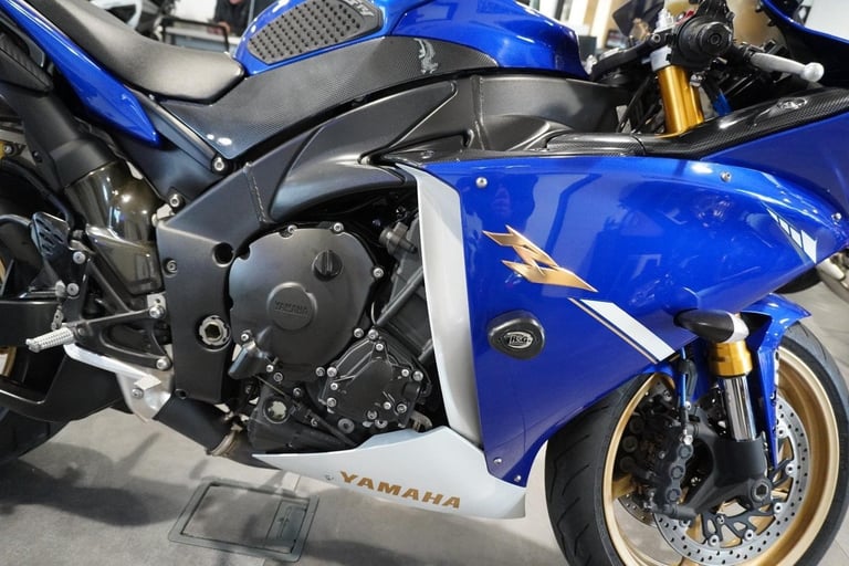 Yamaha YZF-R1 (BIG BANG) 2013, Blue with just 17829miles