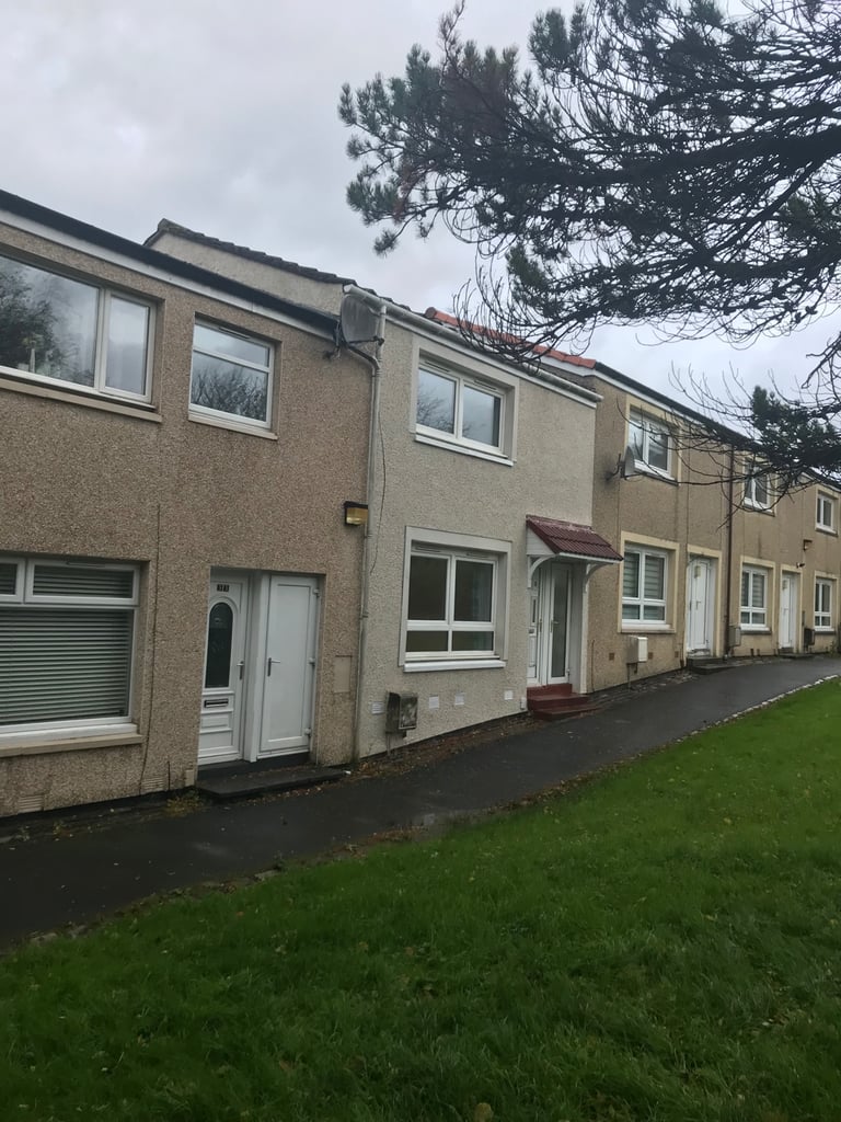 CUMBERNAULD- 2 BEDROOM MID TERRACE HOUSE TO RENT - £995pcm