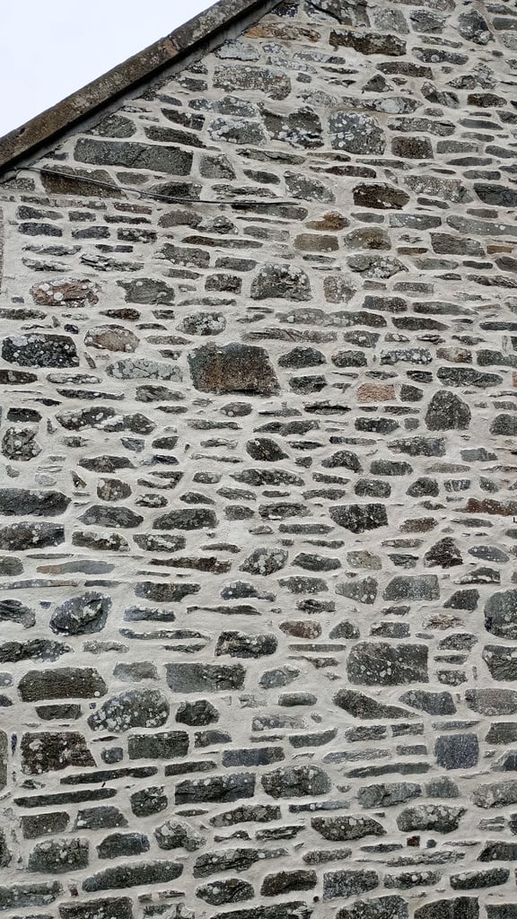 Repointing with traditional lime mortar 