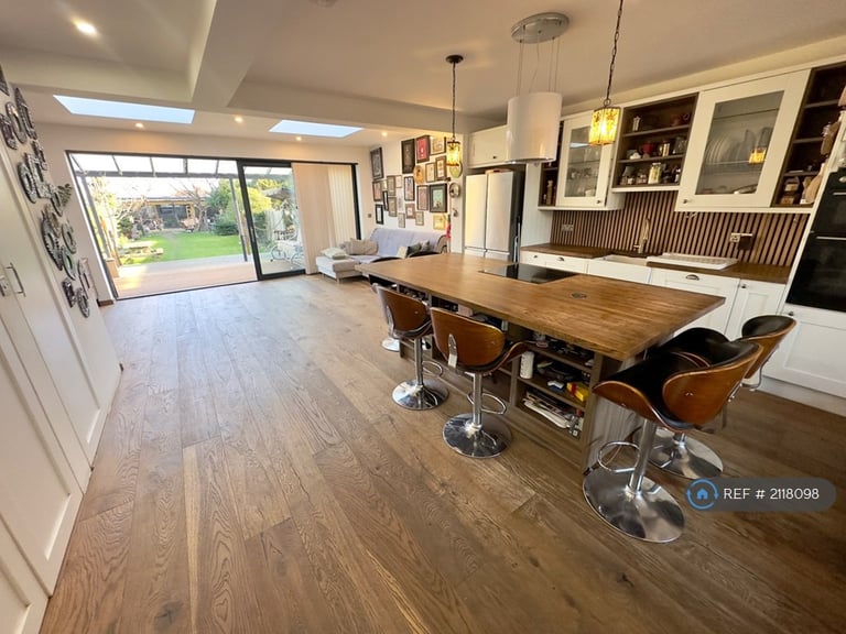4 bedroom house in Lessness Avenue, Bexleyheath, DA7 (4 bed) (#2118098)