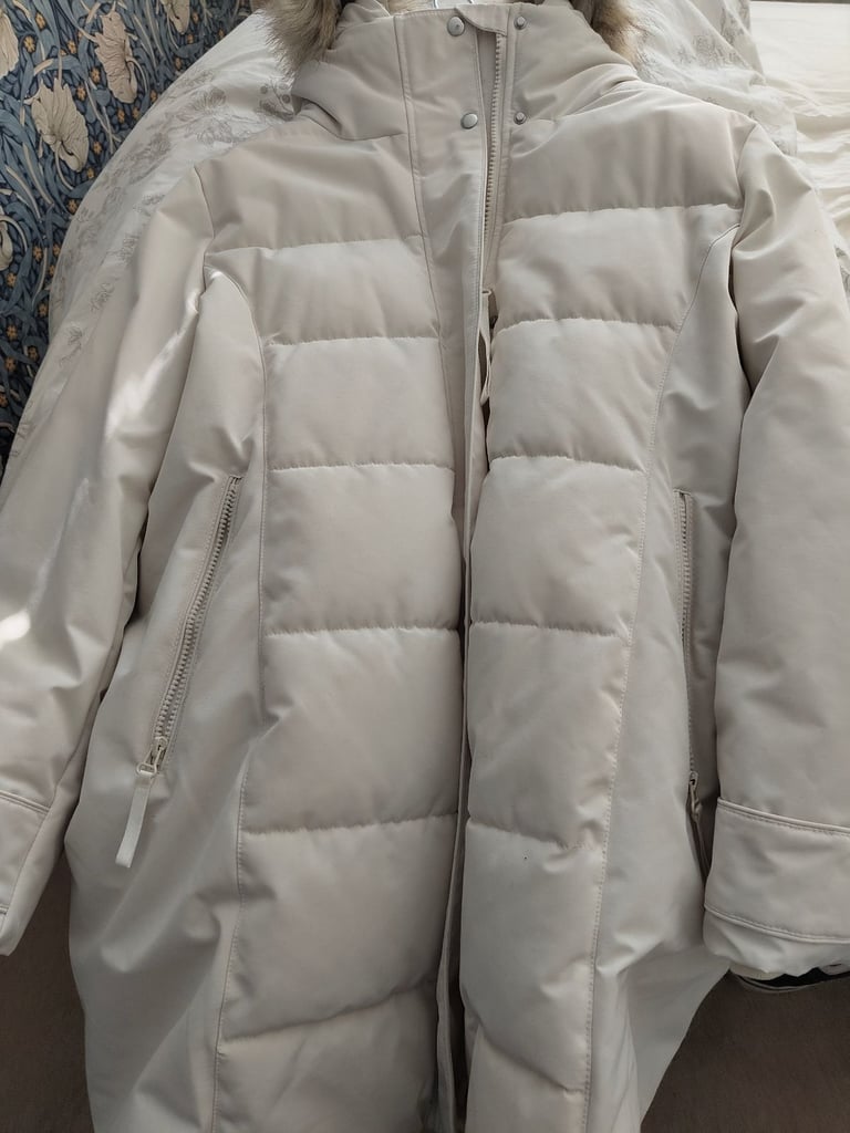 image for Zara Women's Coat XXL Never worn