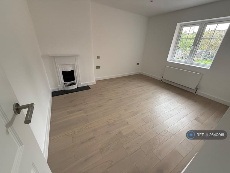 5 bedroom house in Halliwick Road, London, N10 (5 bed) (#2640018)