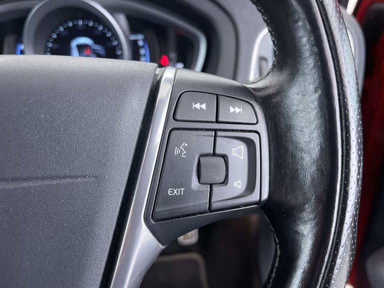 2015 Volvo V40 2.0 V40 R-Design Nav D2 5dr Hatchback Diesel Manual