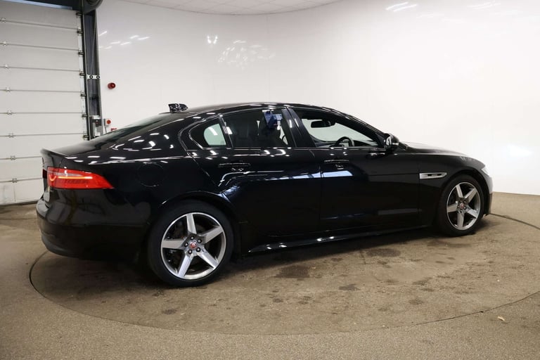 2017 Jaguar XE 2.0 XE R-Sport D 4dr Saloon Diesel Manual