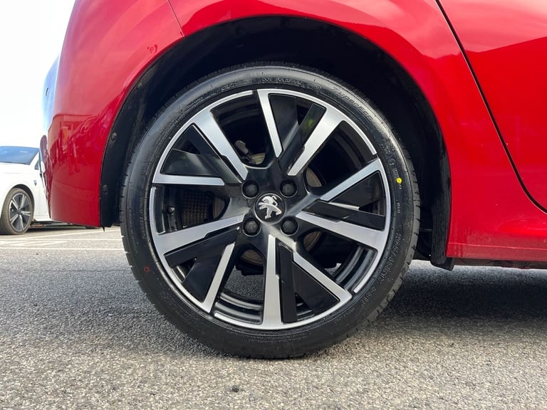  Peugeot 208 1.2 Puretech Allure Premium Hatchback 5dr Petrol Manual Euro 6 s/s