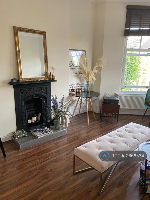 2 bedroom flat in Thistlewaite Road, London, E5 (2 bed) (#2666534)