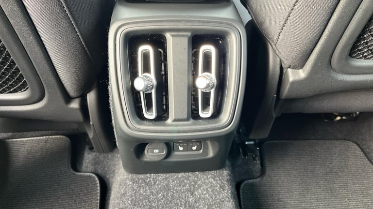 2020 Volvo XC40 Momentum B4 AWD mild hybrid ESTATE Petrol/Electric Hybrid Automatic