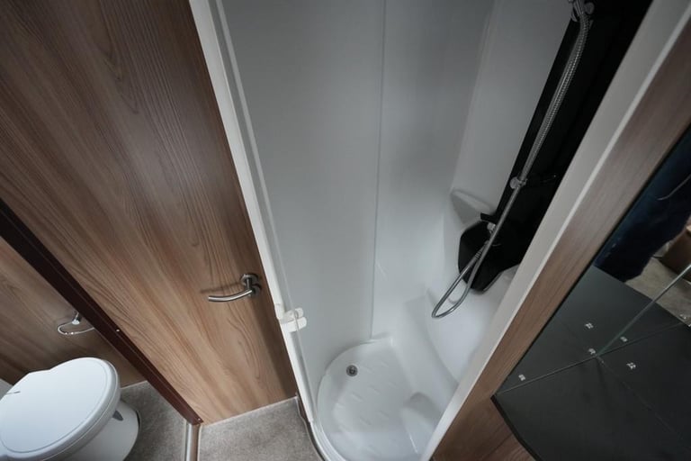 Swift Kon-Tiki Sport 599 FIAT 4 BERTH 2 TRAVEL SEAT MOTORHOME