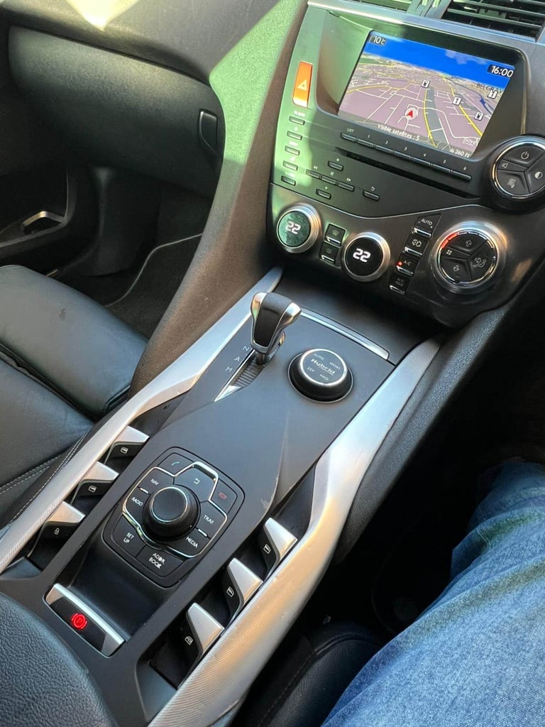 CITROEN DS5 HYBRID 4 2.0 DIESEL AND SELF CHARGE ELECTRIC , 62 REG, 200BHP , AUTOMATIC , VGC