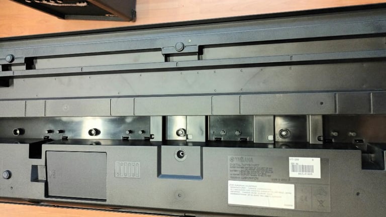 Yamaha Keyboard -Ex/con- Ideal for beginner- very clean model-YPT-260=Mains+Bat- h/phones output