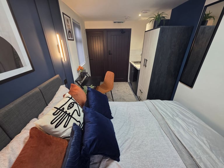 Luxury living at these BRAND NEW en-suite studio style rooms in the Luton town centre.