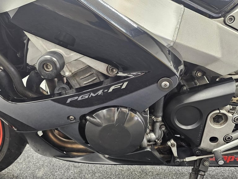 HONDA CBR900RR 929 ** SCORPION EXHAUST - OHLINS STEERING DAMPER - JUNE 26 MOT **