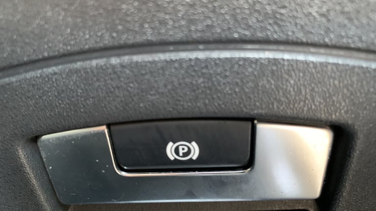 2018 Land Rover Range Rover Velar 2.0 D240 R-Dynamic SE SUV 5dr Diesel Auto 4WD Euro 6 (s/s) (240...