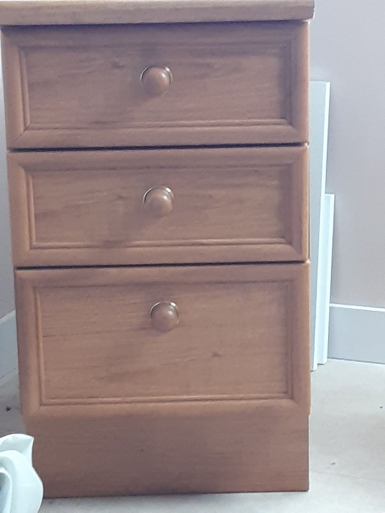 Bedside chest of drawers