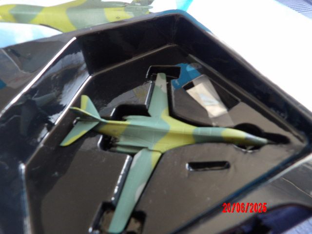 Dragon Wings 1:400 Warbird Series 56225 B-1B Lancer 28th Bomb Wing  Ellsworth AFB 