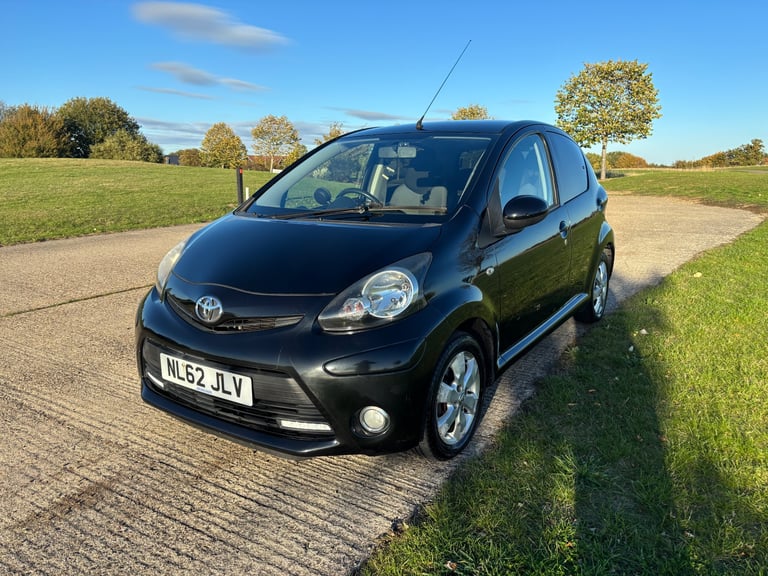 Toyota, AYGO, Hatchback, 2012, Manual, 998 (cc), 5 doors
